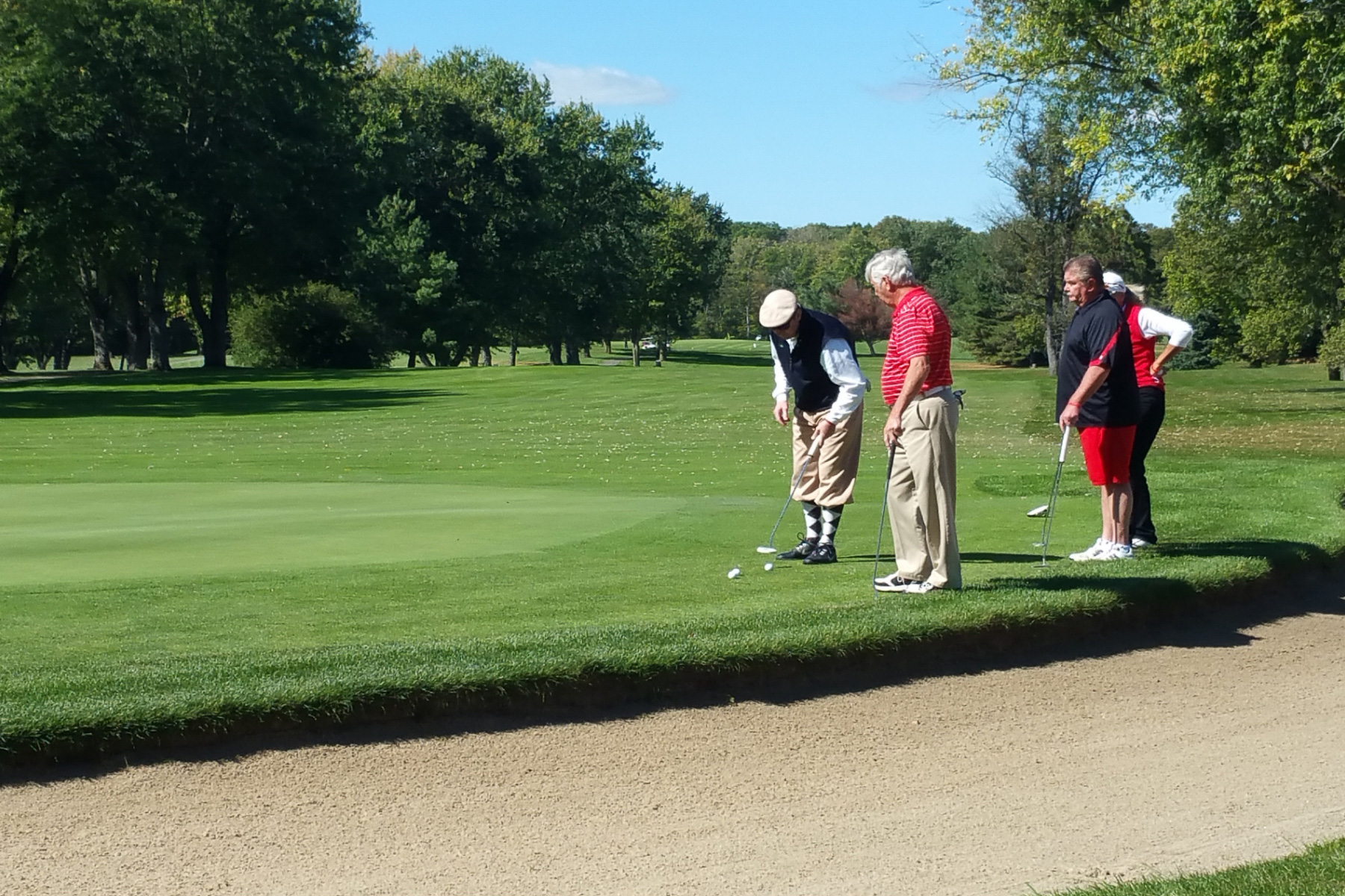 A wide choice of local prestigious golf courses